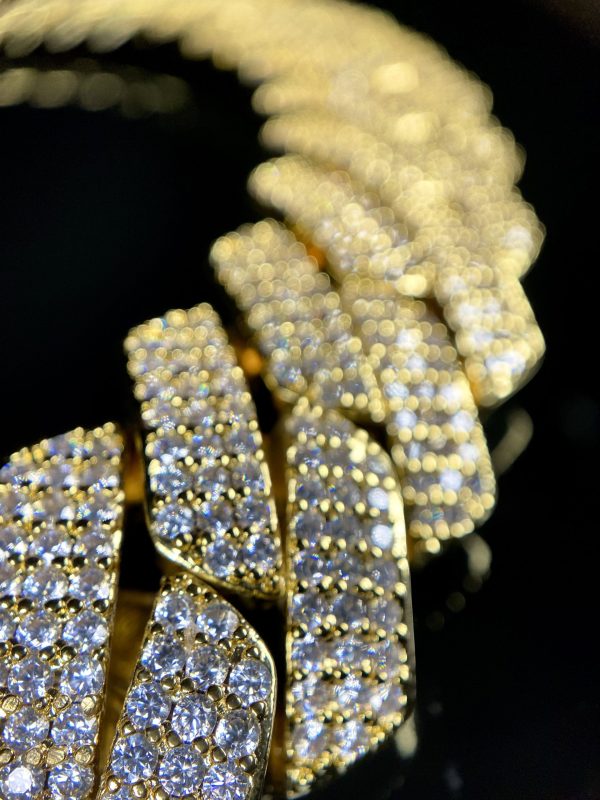 Cadena Cuban Prong 25mm 18k